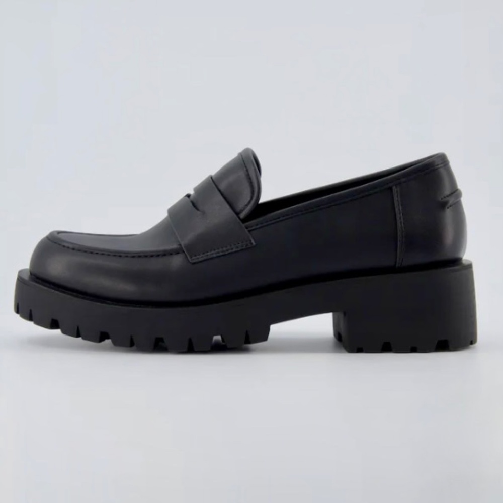 Cushionaire Wonder Lug Sole Loafer Black Size 8